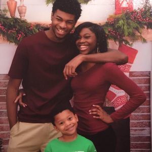 Meet your Posher, Dee-dee