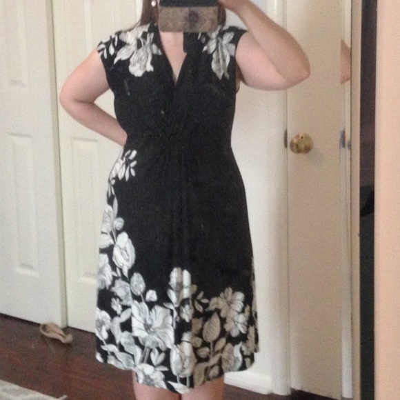 Black & White Floral Dress - Picture 3 of 7