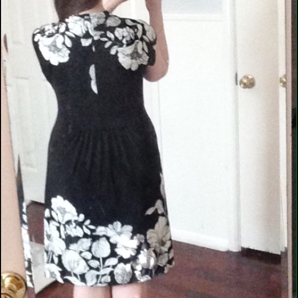 Black & White Floral Dress - Picture 4 of 7