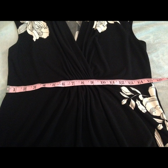 Black & White Floral Dress - Picture 6 of 7