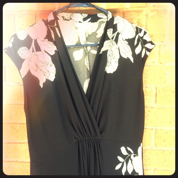 Black & White Floral Dress - Picture 2 of 7