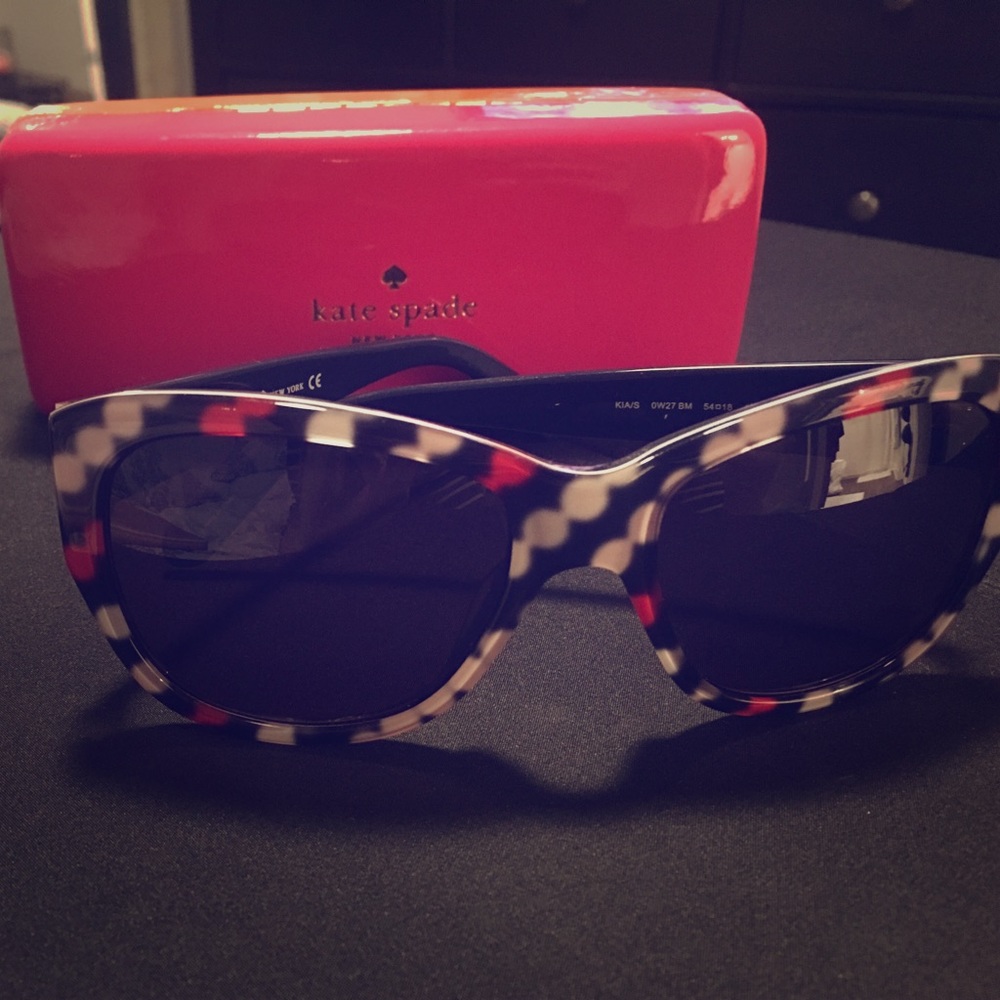 Kate Spade sunglasses 😎
