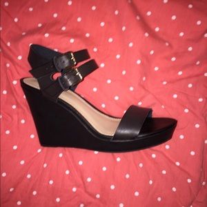 Black wedges