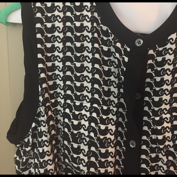 Sleeveless blouse, perfect for an office w Blazer - Picture 2 of 3