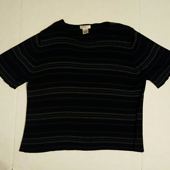 Outfit Woman Black sweater blue & silver stripes - Picture 3 of 7