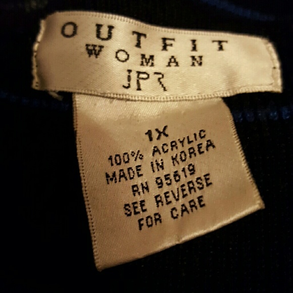 Outfit Woman Black sweater blue & silver stripes - Picture 5 of 7