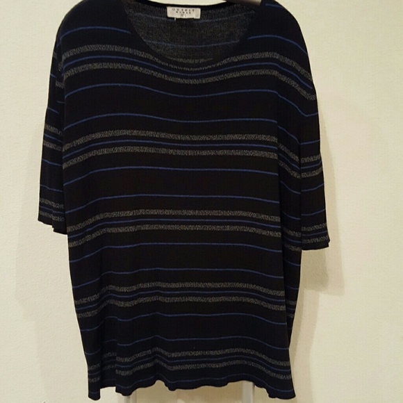 Outfit Woman Black sweater blue & silver stripes - Picture 2 of 7