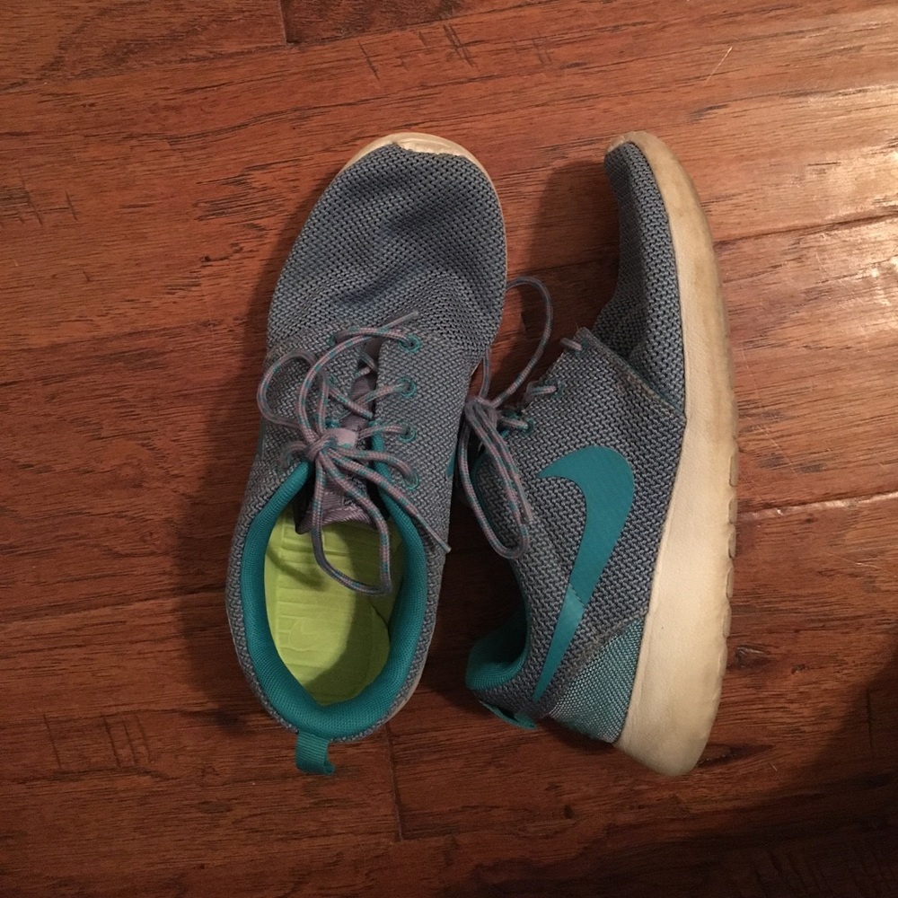 nike shoes - Picture 2 of 2