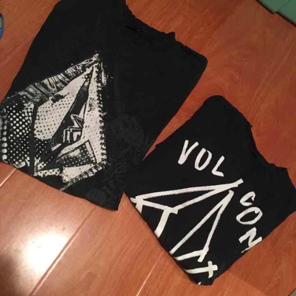 2 Volcom shirts
