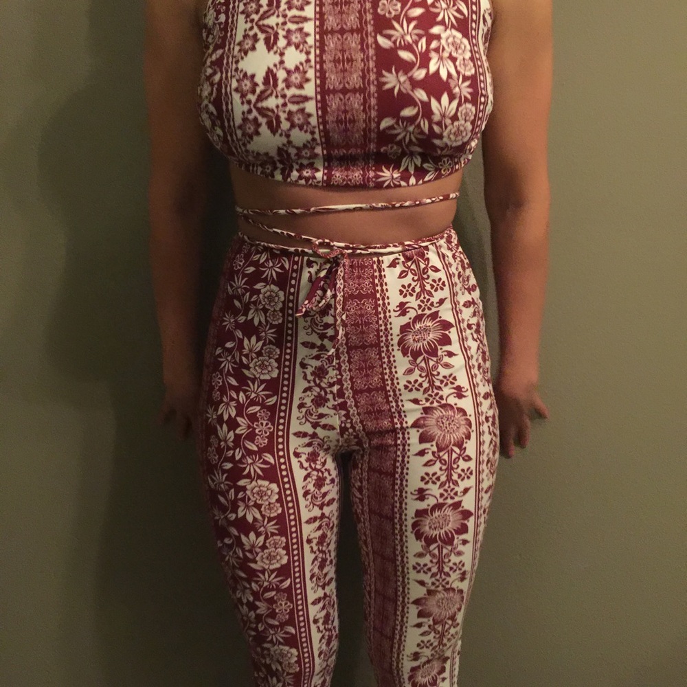 2 piece red flower set