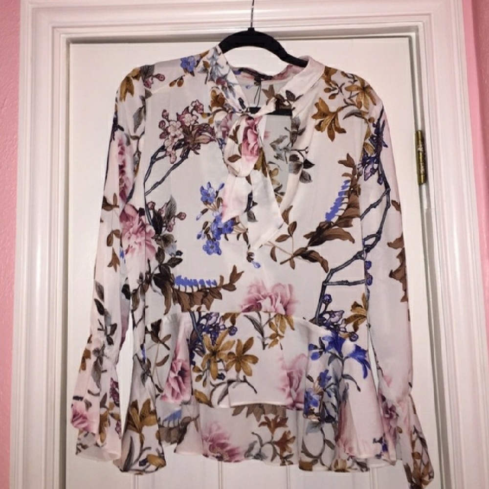 Tie neck Floral blouse