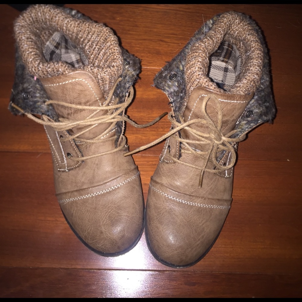 Short boots