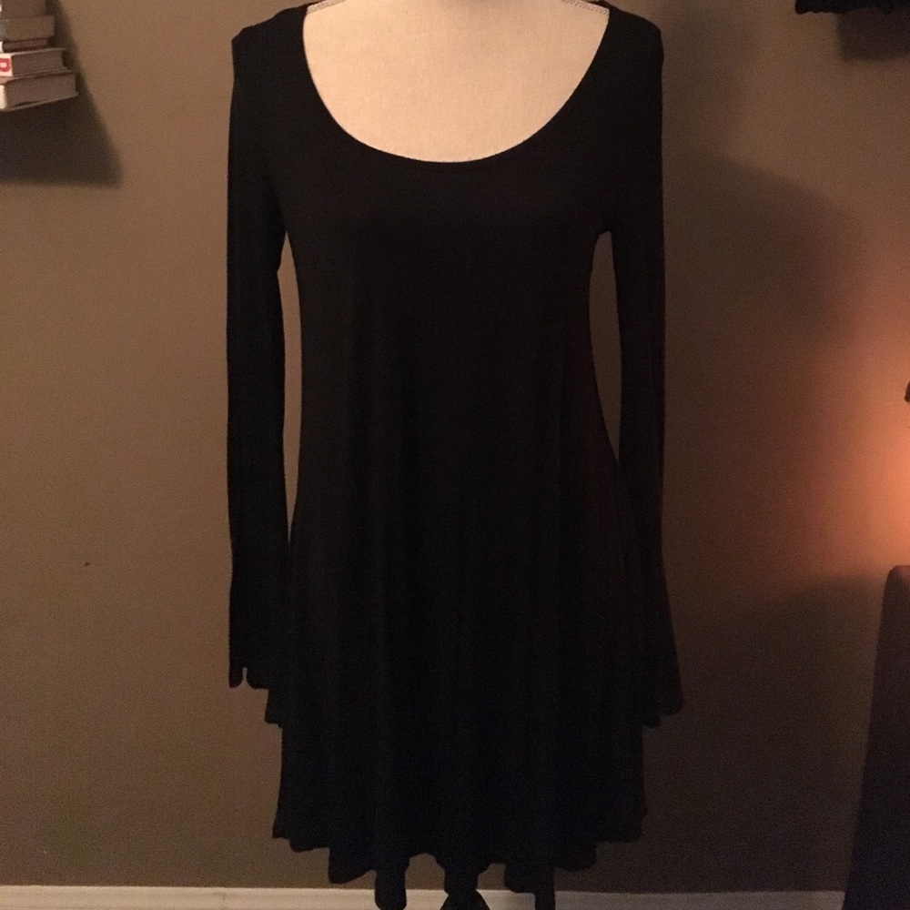 Bell sleeve dress