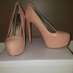 💥NIB💥Peach Platform Heels