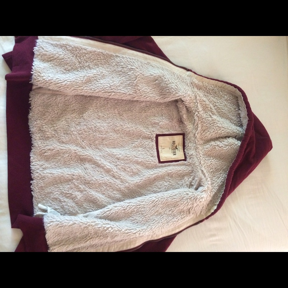 Maroon fur hollister zip up