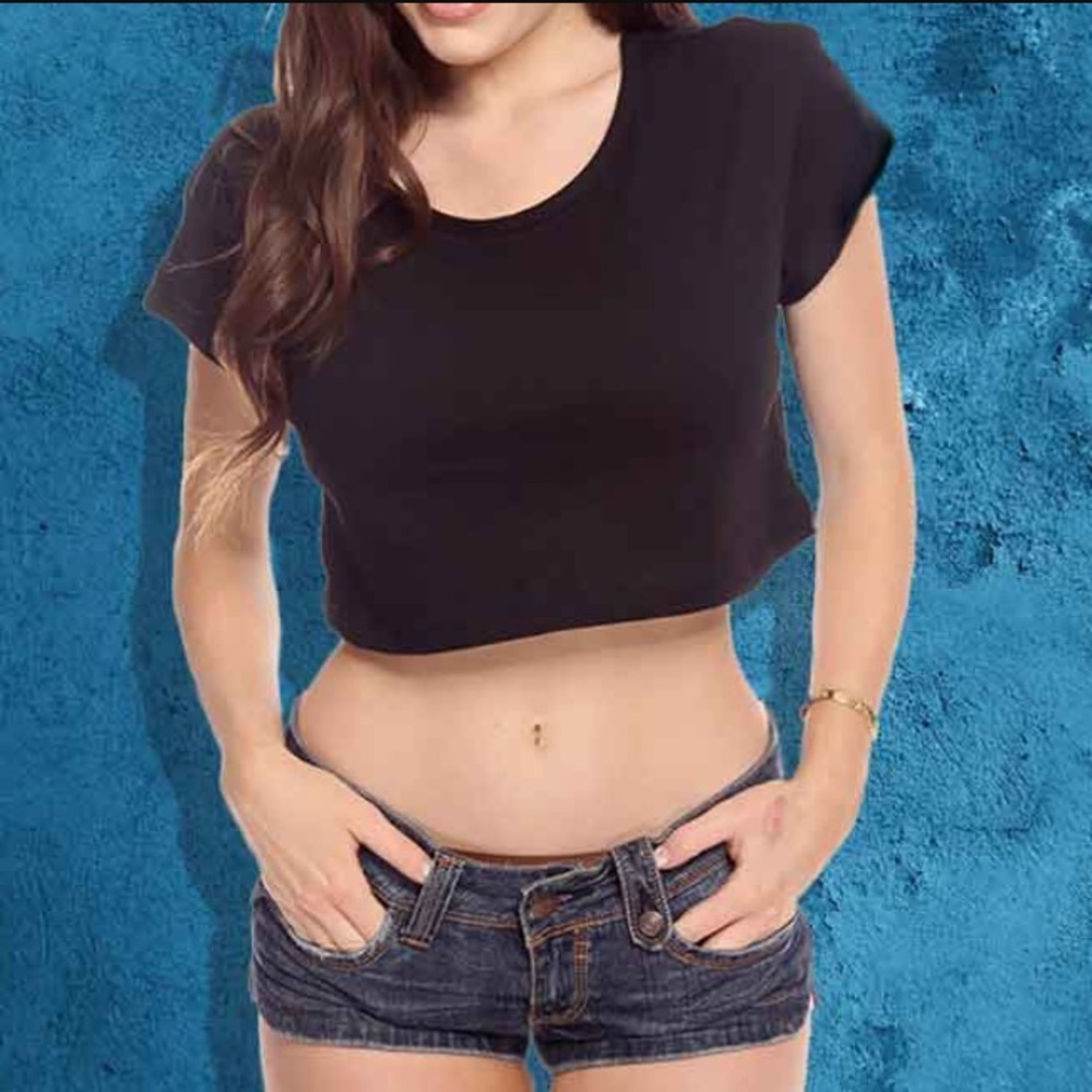 Me to We- PacSun black crop top!