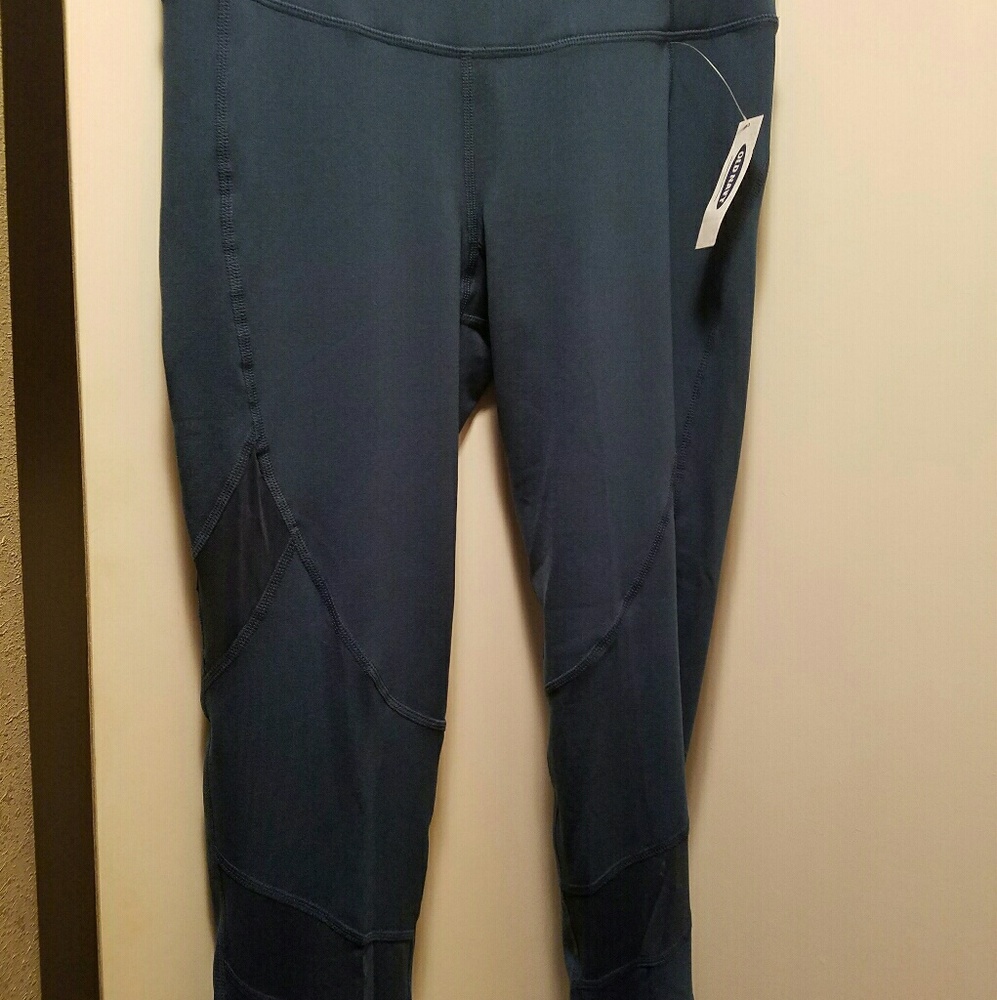❌ SOLD ❌ Old Navy workout leggings
