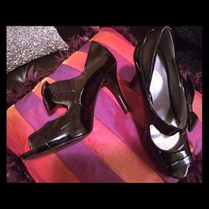 Elegant Tahari Evening Shoes
