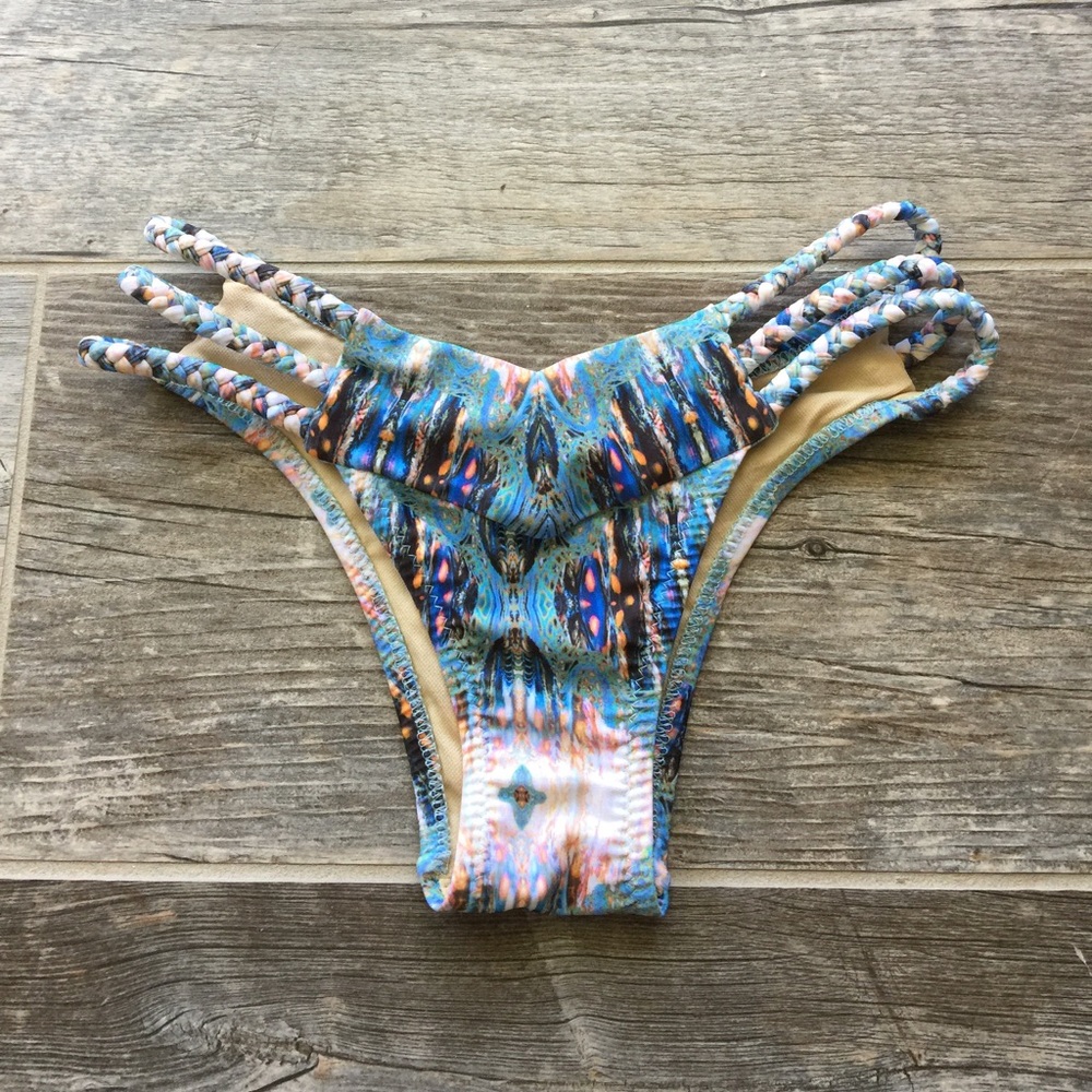 NWOT Kai Lani Bikini Bottom Size Small