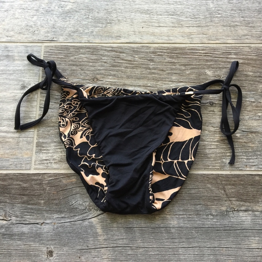 Reversible String Bikini Bottom Size Small - Picture 3 of 4
