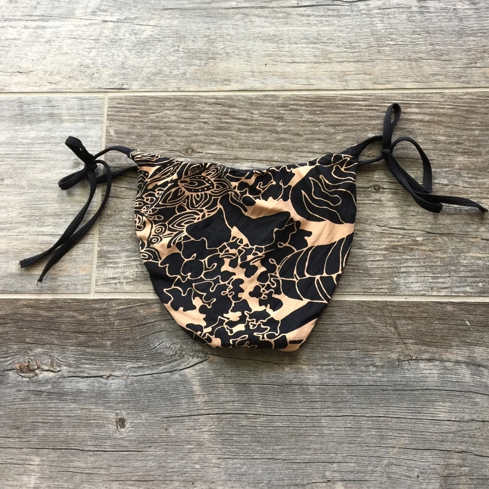 Reversible String Bikini Bottom Size Small - Picture 4 of 4