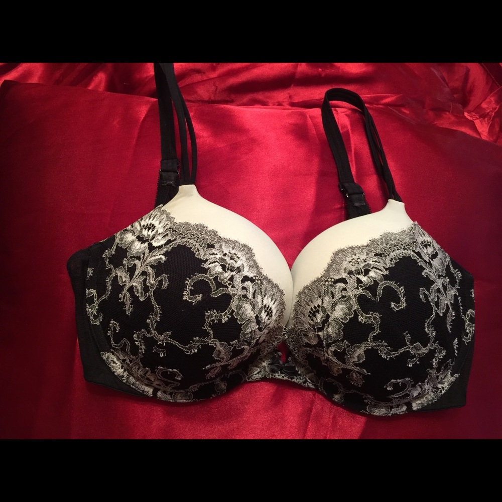 Victoria's Secret Very Sexy Lace Bra