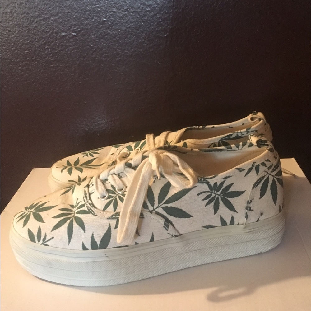 Platform sneakers