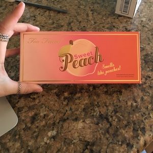 Too faced sweet peach eyeshadow pallet 🍑
