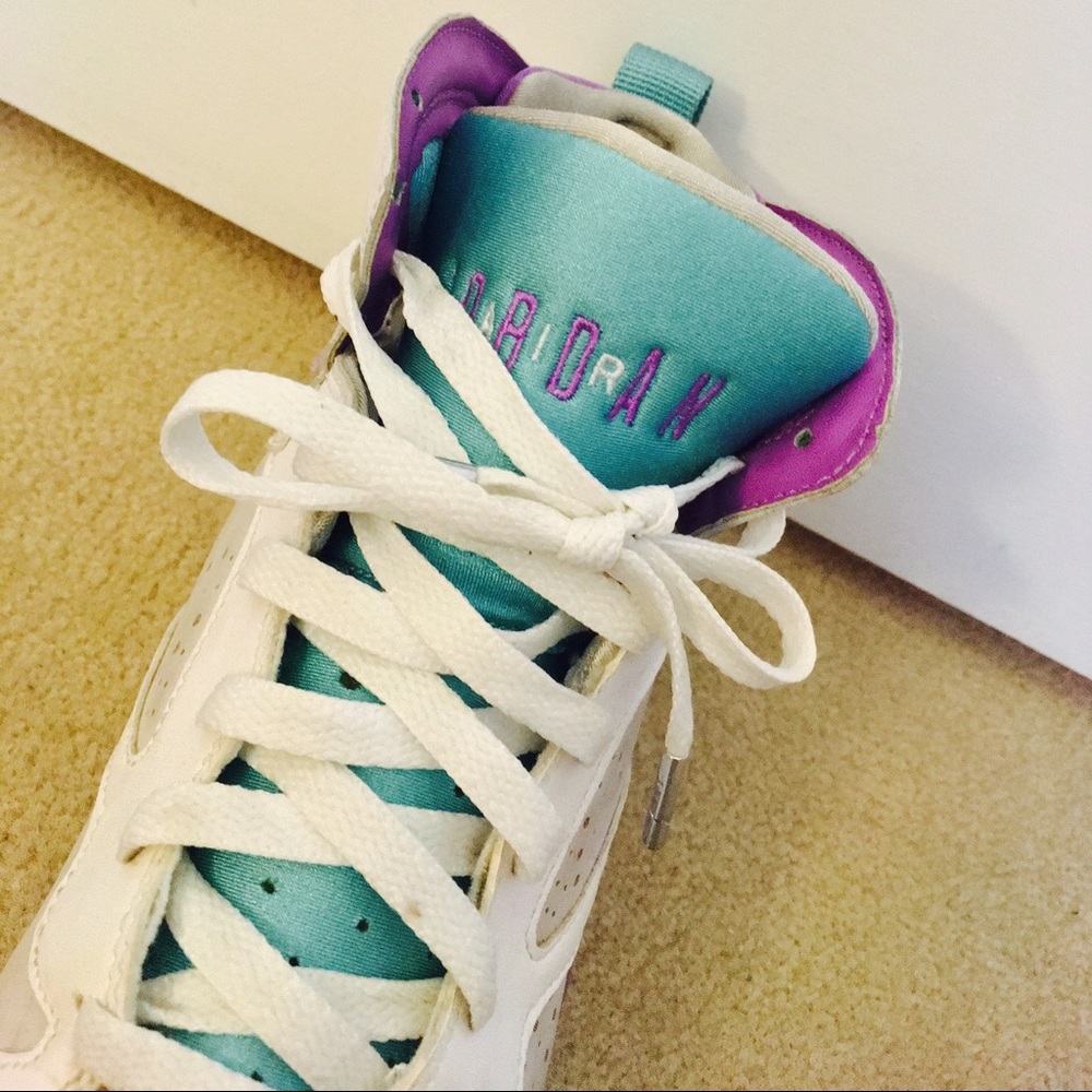 Jordan 6 Retro Boy's Size 6