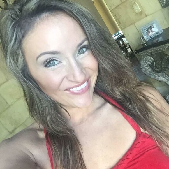 Meet your Posher, Danielle - Picture 1 of 1