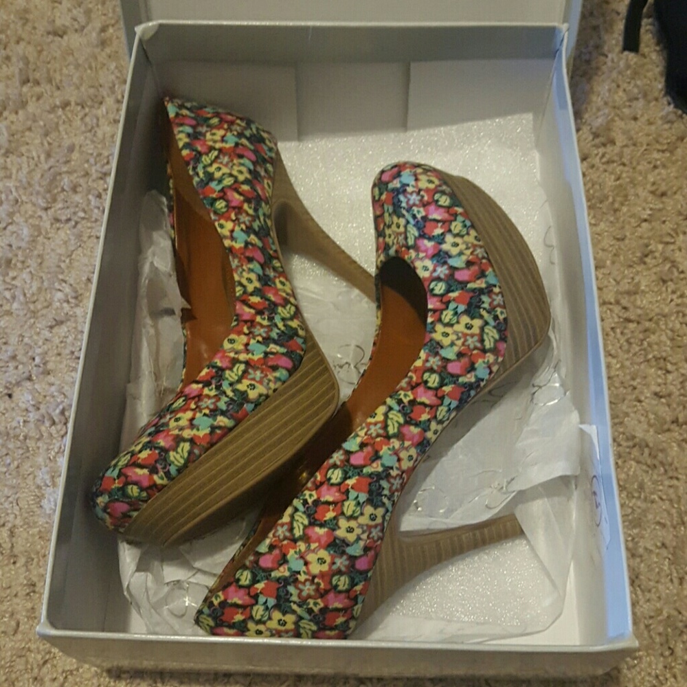 Jessica Simpson heels