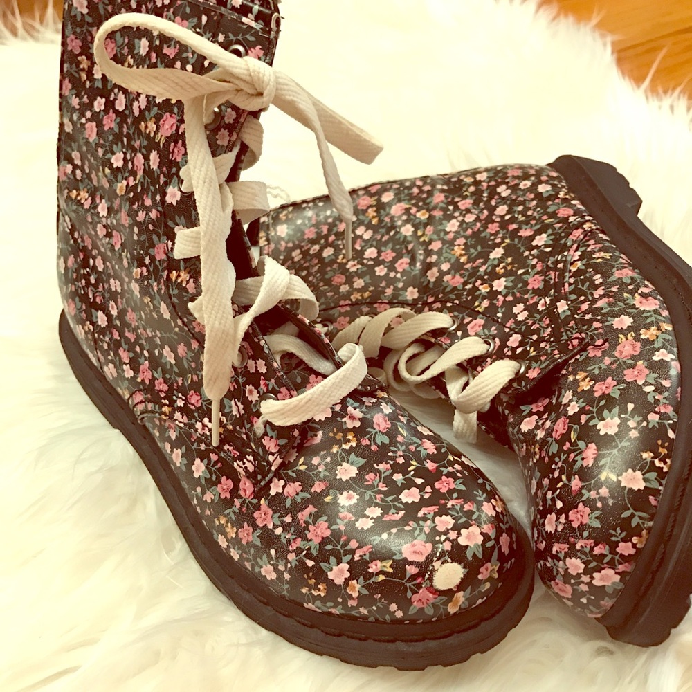 Like new Arizona combat boots