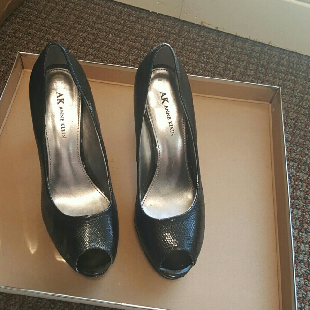 AK Anne Klein peep toe pumps wore a few times