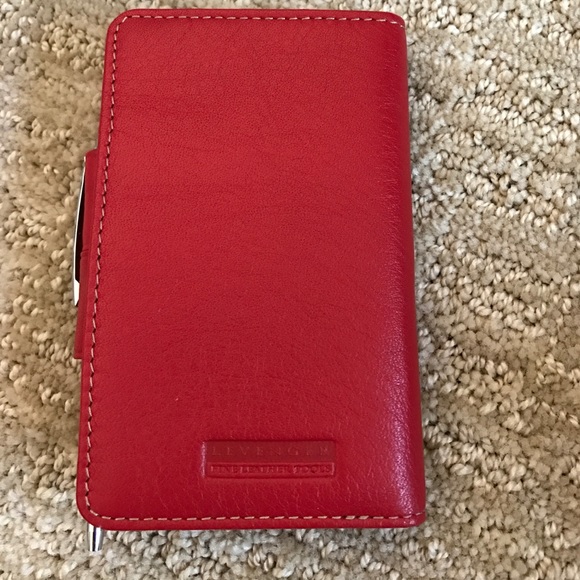New Red Wallet and Notepad - Leevenger - Picture 3 of 8