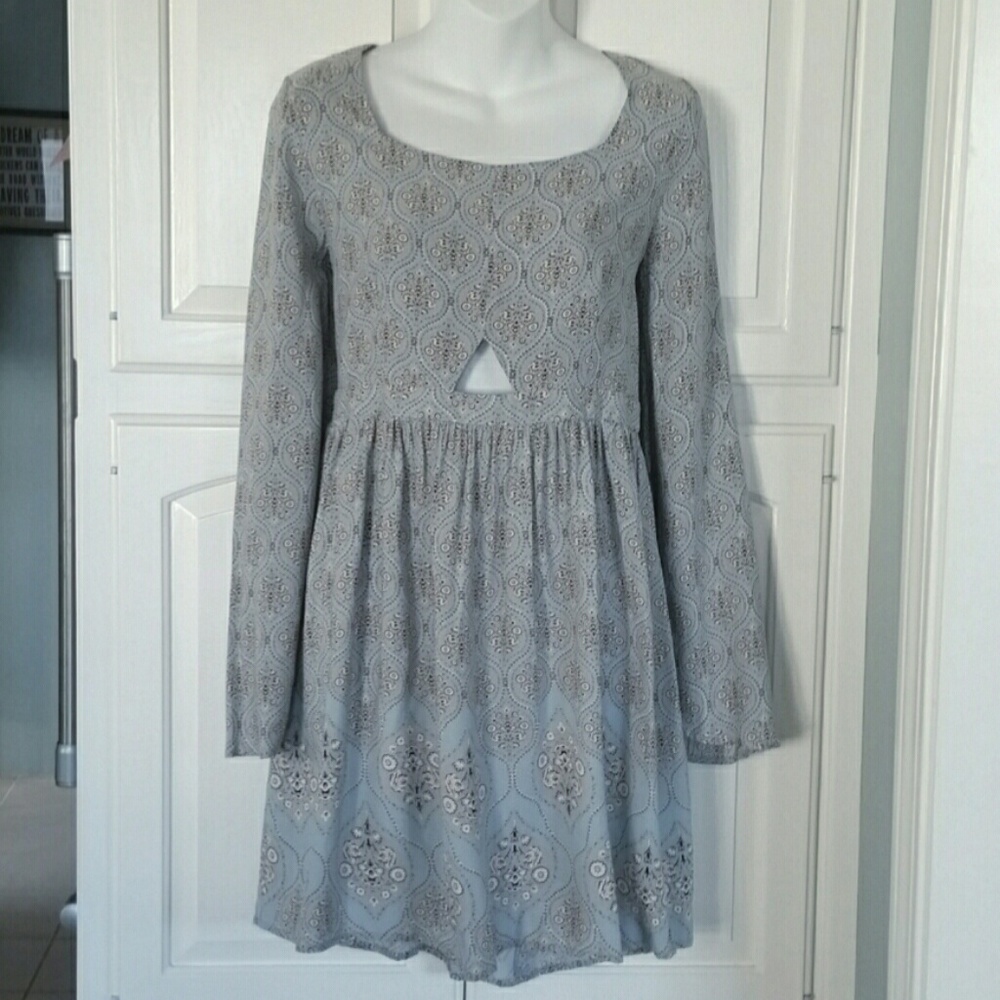 Francesca 's Blue print bell sleeve Dress M
