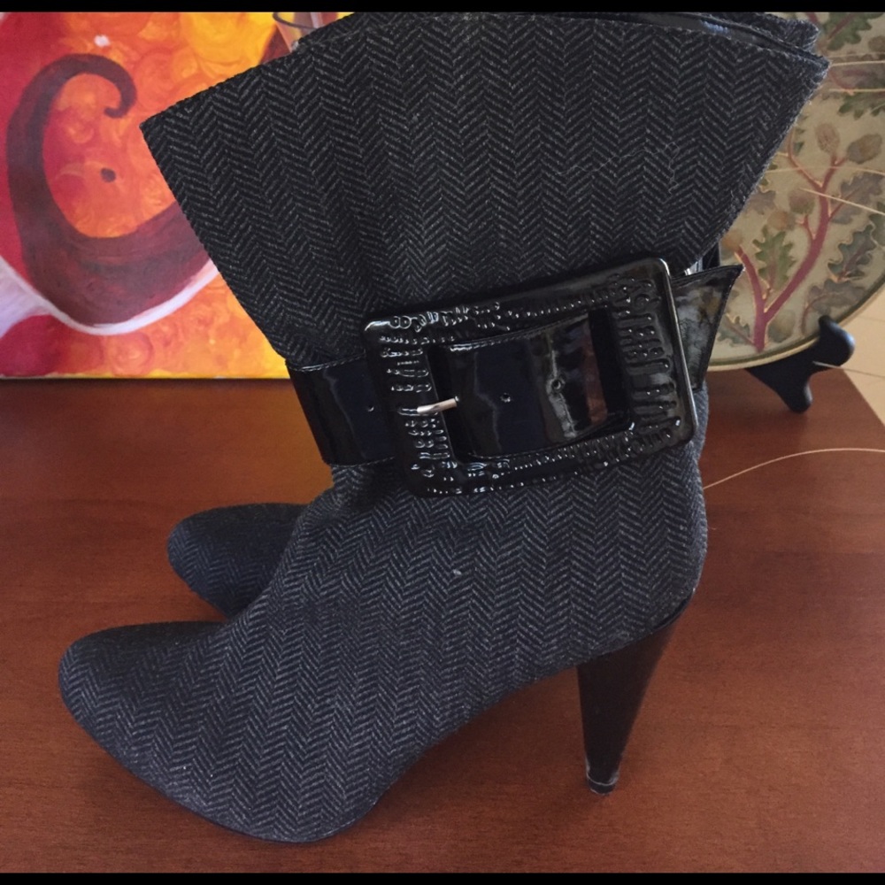 Jessica Simpson Makan Belt boot