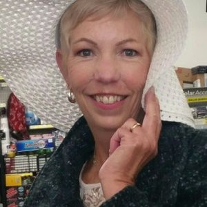 Meet your Posher, Dana