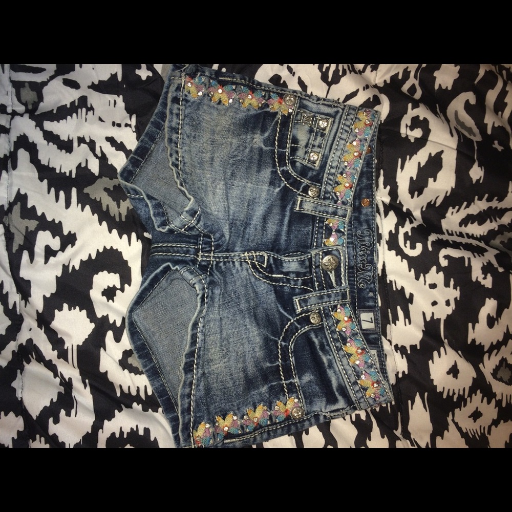 Little girls miss me shorts size 7
