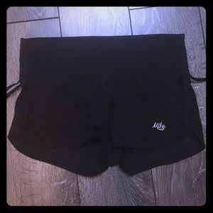 Mika! Yoga shorts! 😜❤️