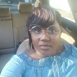 Meet your Posher, Tabitha