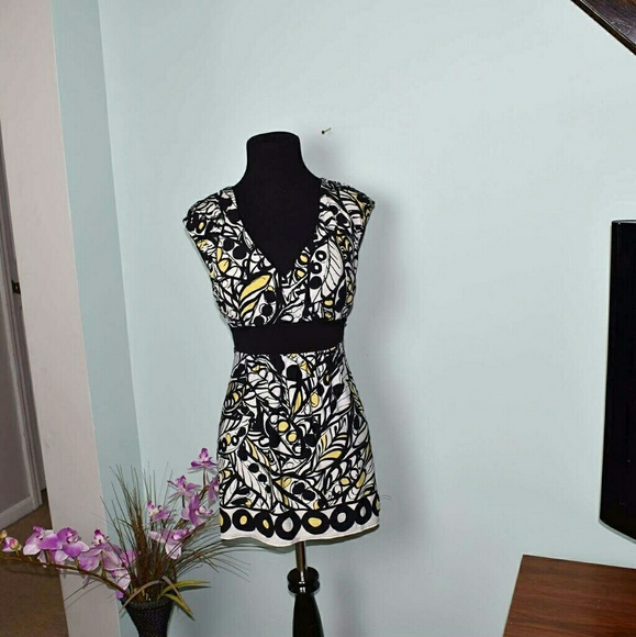 Tops - Gorgeous Black & Yellow Detailed Blouse