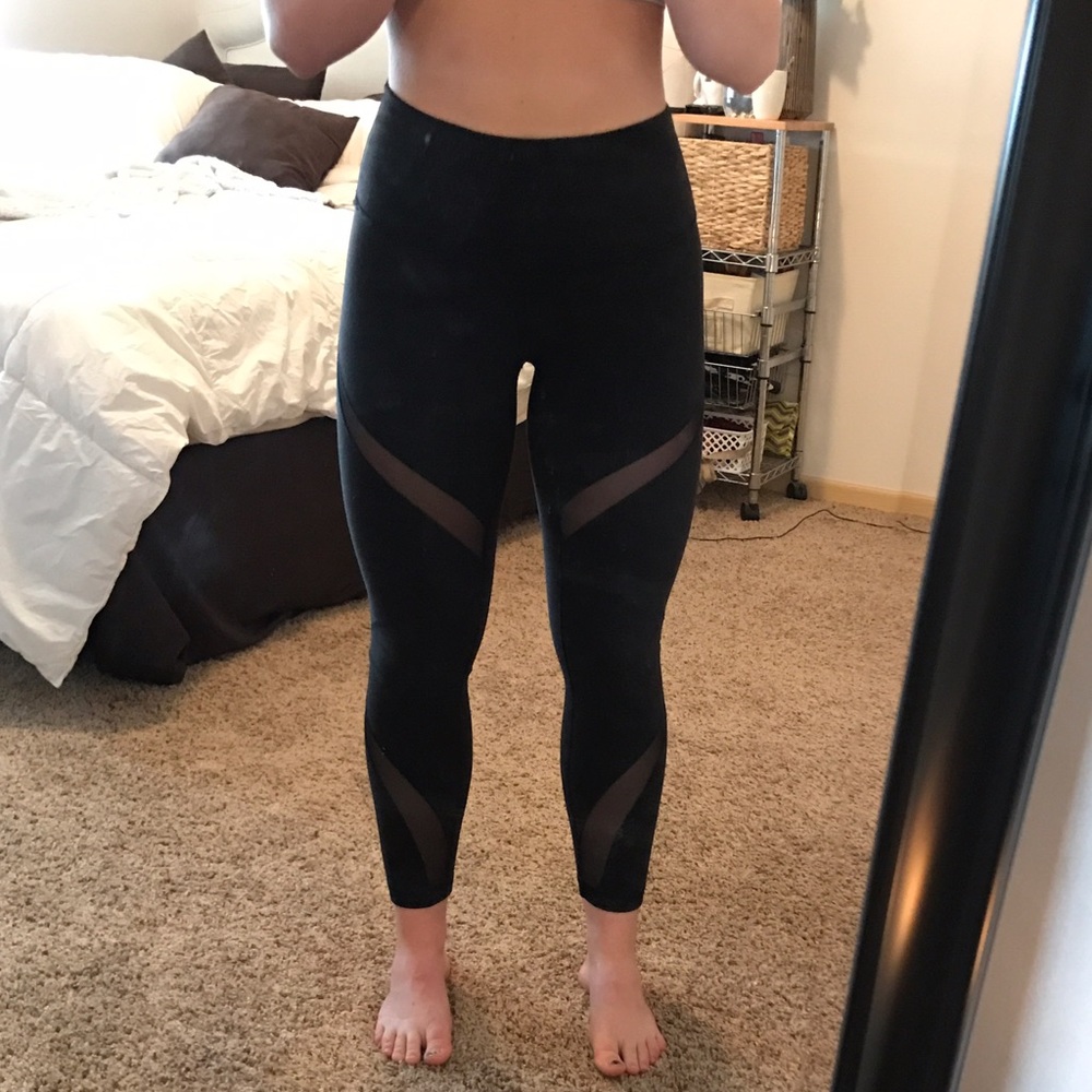 **SOLD** Lululemon Mesh Legging - Picture 3 of 4