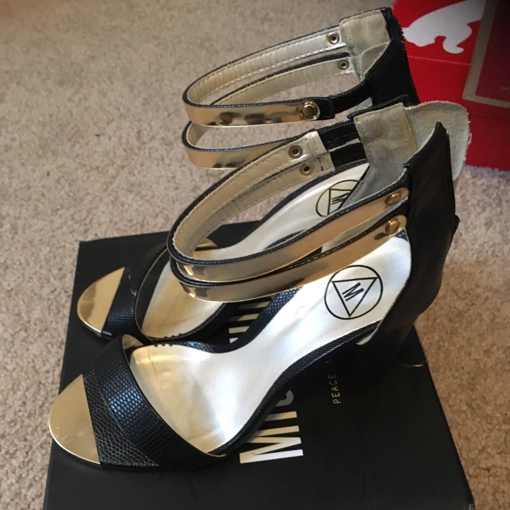 Double ankle strapped sandal