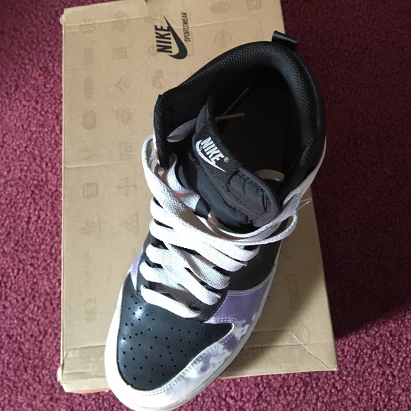 Like new Nike dunks - Picture 2 of 4