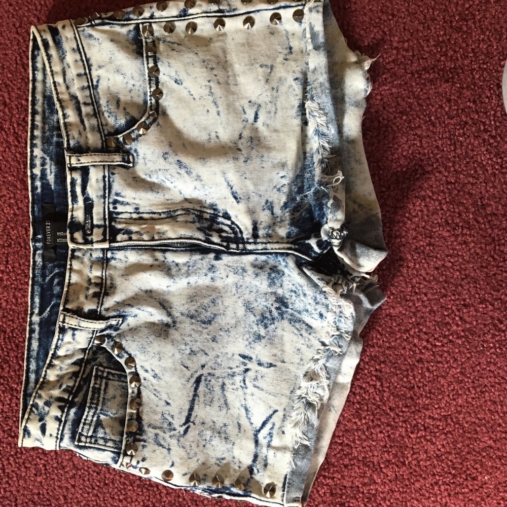 Womens size 28' forever 21 acid wash shorts