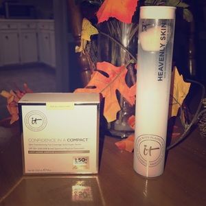 IT Confidence In A Compact Foundation and Brush