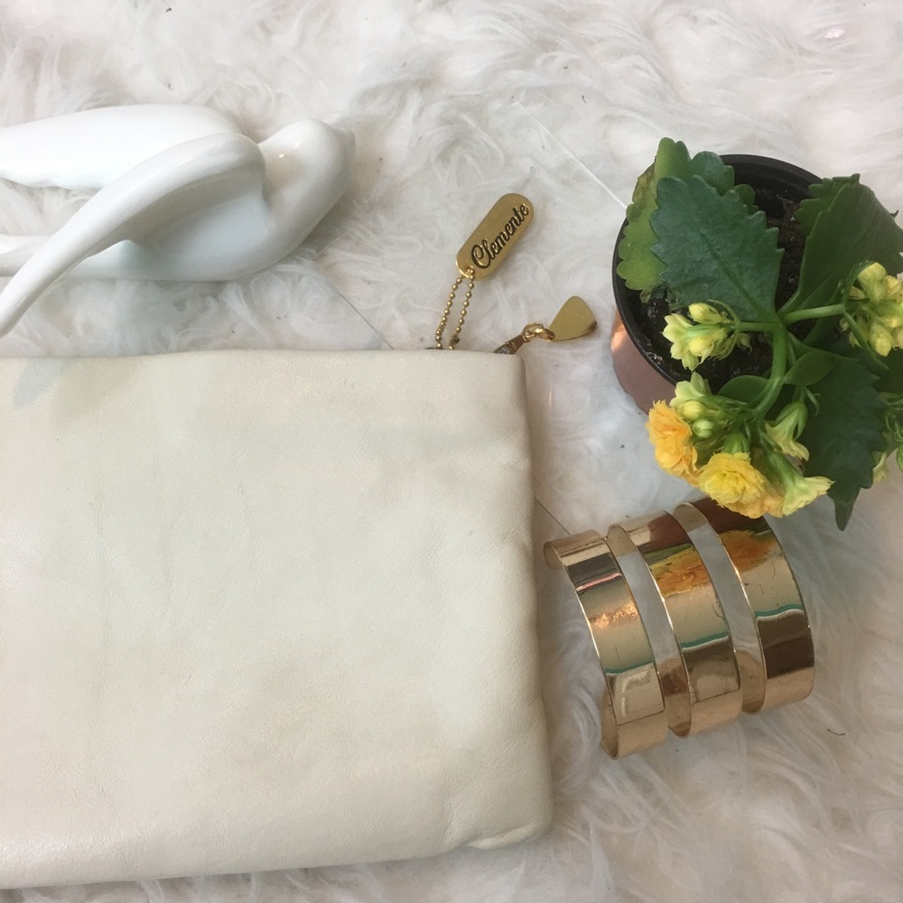 Elegant off-white clutch