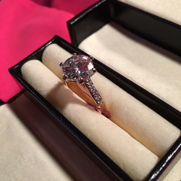 Ring - Picture 1 of 2