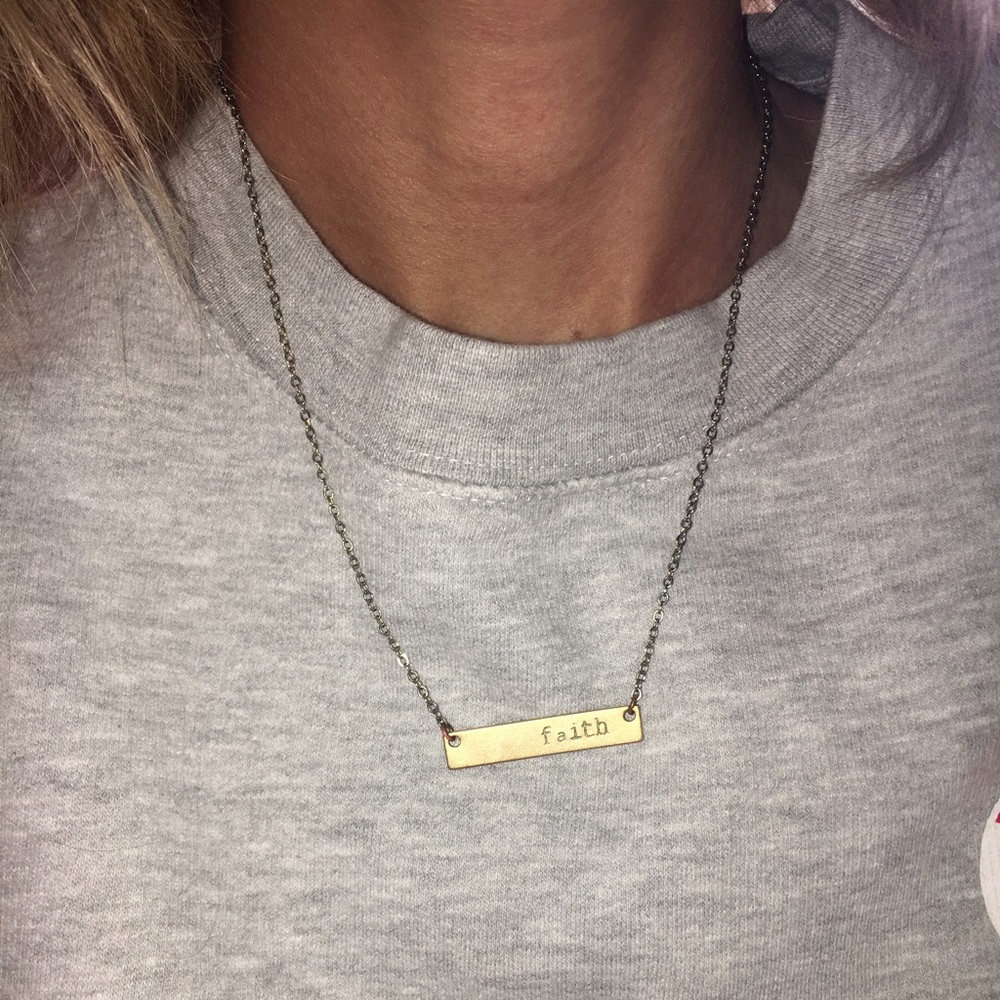 🎀GOLD BAR 'Faith' NECKLACE🎀
