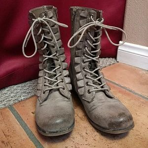 Betsey Johnson beige ruffle boots size 7